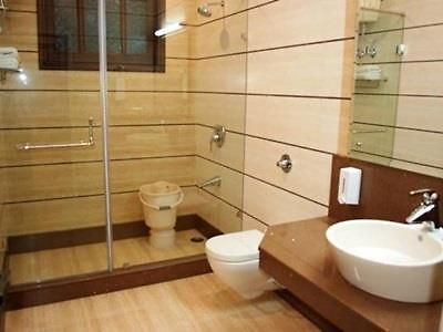 מלון דרמסאלה Asian Plaza מראה חיצוני תמונה